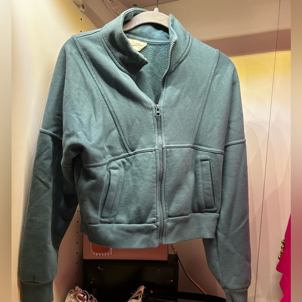 Universal thread cropped green cotton jacket